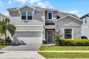 3520 Lavender Dr, DAVENPORT