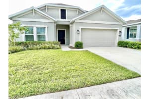 648 Daring Dr, DAVENPORT