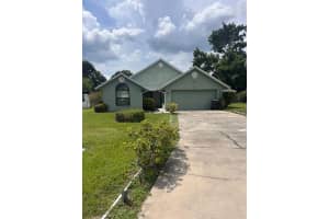 470 Daisy Way Winter Haven, FL 33884 - Off Market