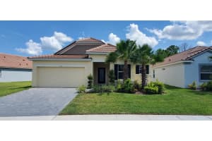1151 Oak Bluff Dr, DAVENPORT