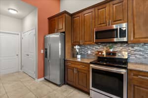 124 BURFORD CIRCLE, DAVENPORT, FL 33896 Sold 01/09/26