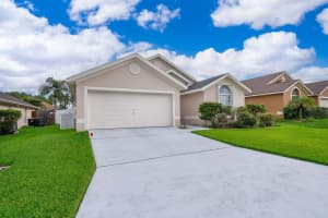 445 HALSTEAD DRIVE, DAVENPORT, FL 33897 - MLS#MFRS5134482