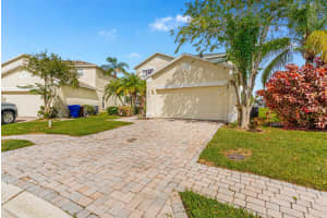 1204 CUMBRIAN  LAKES COURT, KISSIMMEE, FL 34746 - MLS#MFRS5135747