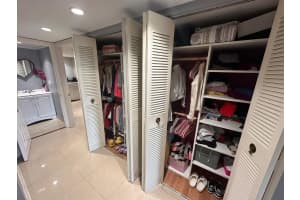 661 195TH STREET, MIAMI, FL 33179 - MLS#MFRS5136151