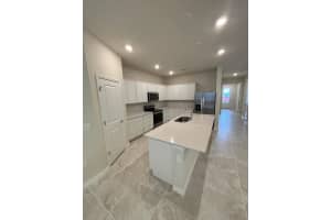 3270 ELLSWORTH AVENUE, DAVENPORT, FL 33837 - MLS#MFRS5136689