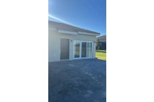 1019 Oak Bluff Dr, DAVENPORT