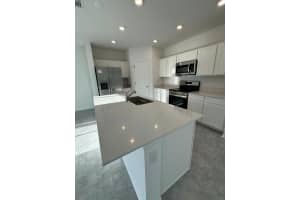 724 REGGIE ROAD, WINTER HAVEN, FL 33884 - MLS#MFRS5138781