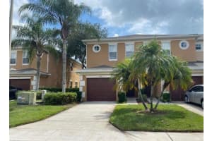 203 Bexley Dr #203, DAVENPORT