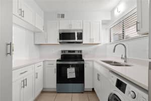1108 BARTOW ROAD, LAKELAND, FL 33801 - MLS#MFRS5141755