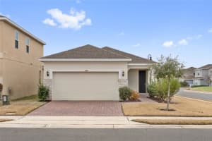 1686 Swan Swim Dr, DAVENPORT