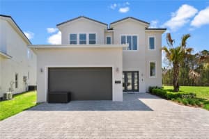 2121 Pine Oak Loop, DAVENPORT