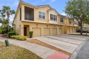 2835 Oakwater Dr, KISSIMMEE