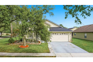 2501 BALMORAL DR, KISSIMMEE, FL 34744 - MLS#MFRS5146190