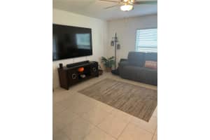 1923 Yellow Trl Lakeland, FL 33801 - Off Market