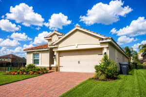 2172 LAKE SIDE AVENUE, DAVENPORT, FL 33837 - MLS#MFRS5149553