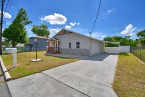 208 CENTER STREET, AUBURNDALE, FL 33823 - MLS#MFRS5150658