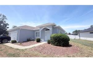 906 Berwick Dr, DAVENPORT