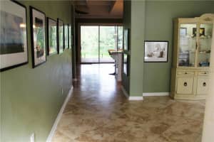 9101 Cliff Lake Ln, Tampa, FL 33614, Sold 11/10/16