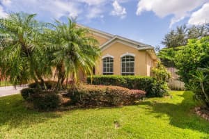 9016 Cliff Lake Ln, Tampa, FL 33614, Sold 11/21/16