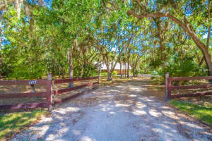 1415 Butch Cassidy Trail, Wimauma, FL 33598, Sold 06/01/17