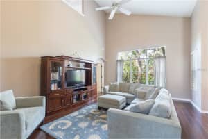 4617 Whispering Park Ln, Tampa, FL 33614, Sold 04/18/18