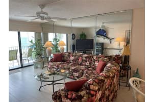 201 E Ocean Dr, Key Colony Beach, FL 33051, Sold 12/07/21
