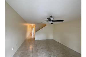 325 Kensington Lake Cir, Brandon, FL 33511, Sold 10/08/21