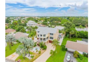 7303 Westmoreland Dr, Sarasota, FL 34243, Sold 03/01/22