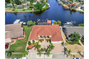 941 Bunker View Dr, Apollo Beach, FL 33572, Sold 12/06/21