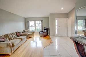 945 Summer Breeze Dr, Brandon, FL 33511, Sold 01/13/22