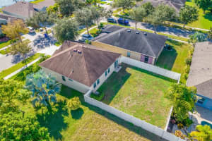 906 Parker Den Dr, Ruskin, FL 33570, Sold 12/28/21
