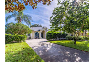 605 Citrus Wood Ln, Valrico, FL 33594, Sold 01/14/22