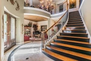 2103 Houndstooth Dr, Tampa, FL 33618, Sold 01/03/22