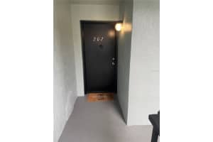 2880 Somerset Park Dr, Tampa, FL 33613, Sold 02/15/22