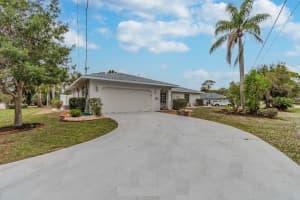 1197 Bayshore Dr, Englewood, FL 34223, Sold 01/20/22