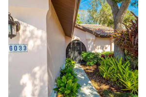 6033 Marella Dr, Sarasota, FL 34243, Sold 03/30/22