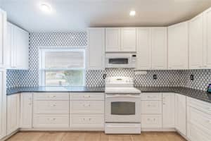 5433 Loma Vista Dr, Davenport, FL 33896, Sold 03/21/22
