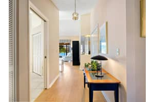 6044 Marella Dr, Sarasota, FL 34243, Sold 04/06/22