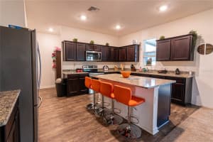 907 Shimmering Oaks Ln, Seffner, FL 33584, Sold 04/29/22