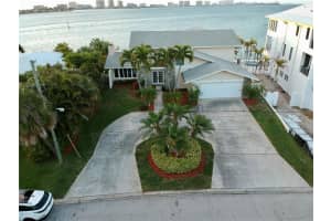 46 N Pine Cir, Belleair, FL 33756, Sold 04/29/22