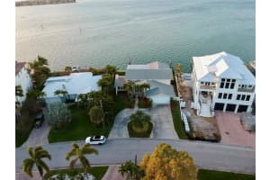 46 N Pine Cir, Belleair, FL 33756, Sold 04/29/22