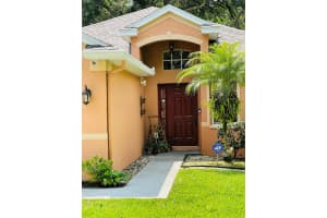 4718 WHISPERING WIND AVE, TAMPA, FL 33614 Sold 07/12/22