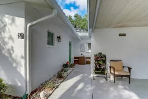 3915 Schwalbe Dr, Sarasota, FL 34235, Sold 05/11/22