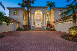 699 Key Royale Dr, Holmes Beach, FL 34217, Sold 05/31/22