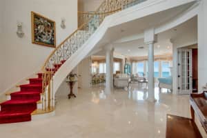 699 Key Royale Dr, Holmes Beach, FL 34217, Sold 05/31/22
