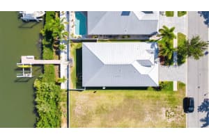 419 NW BAHAMA GRANDE BLVD, APOLLO BEACH, FL 33572 Sold 02/03/23