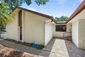 6210 COURTSIDE DR, BRADENTON, FL 34210 Sold 08/31/22