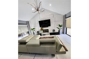 4526 SWEETWATER LAKE DR, TAMPA, FL 33613 Sold 08/10/22