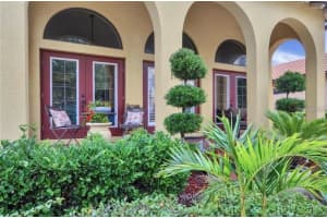 6151 YEATS MANOR DR, TAMPA, FL 33616 Sold 11/18/22