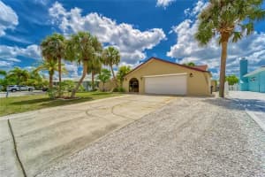 6447 Lake Sunrise Dr, Apollo Beach, FL 33572, Sold 06/29/22